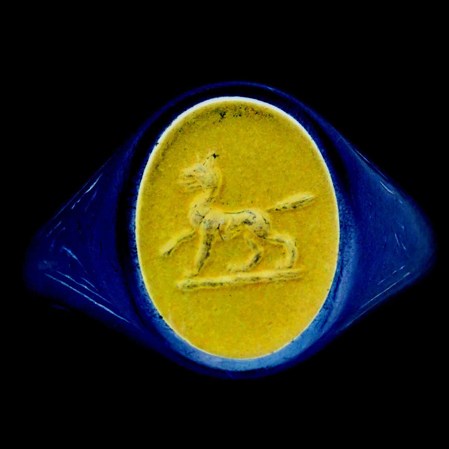 1960s 18ct Gold Signet Ring with Laplis Lazlui Intaglio of a Wolf