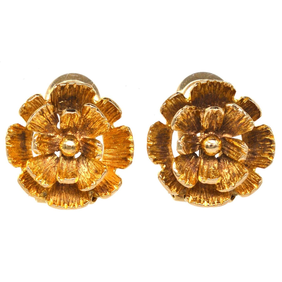 1940s 9ct gold flower clip-on earrings with intricate detailing, made in Birmingham, perfect for any occasion.