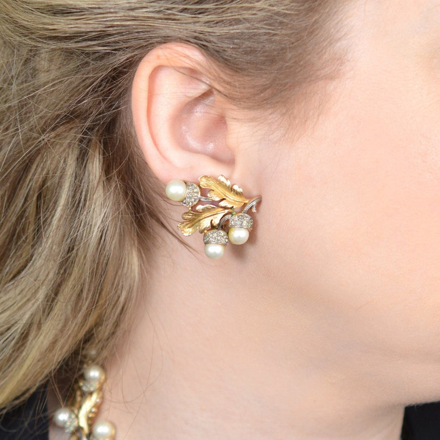 1950s-trifari-gold-tone-oak-leaf-faux-pearl-acorn-parure-parkin-and-gerrish