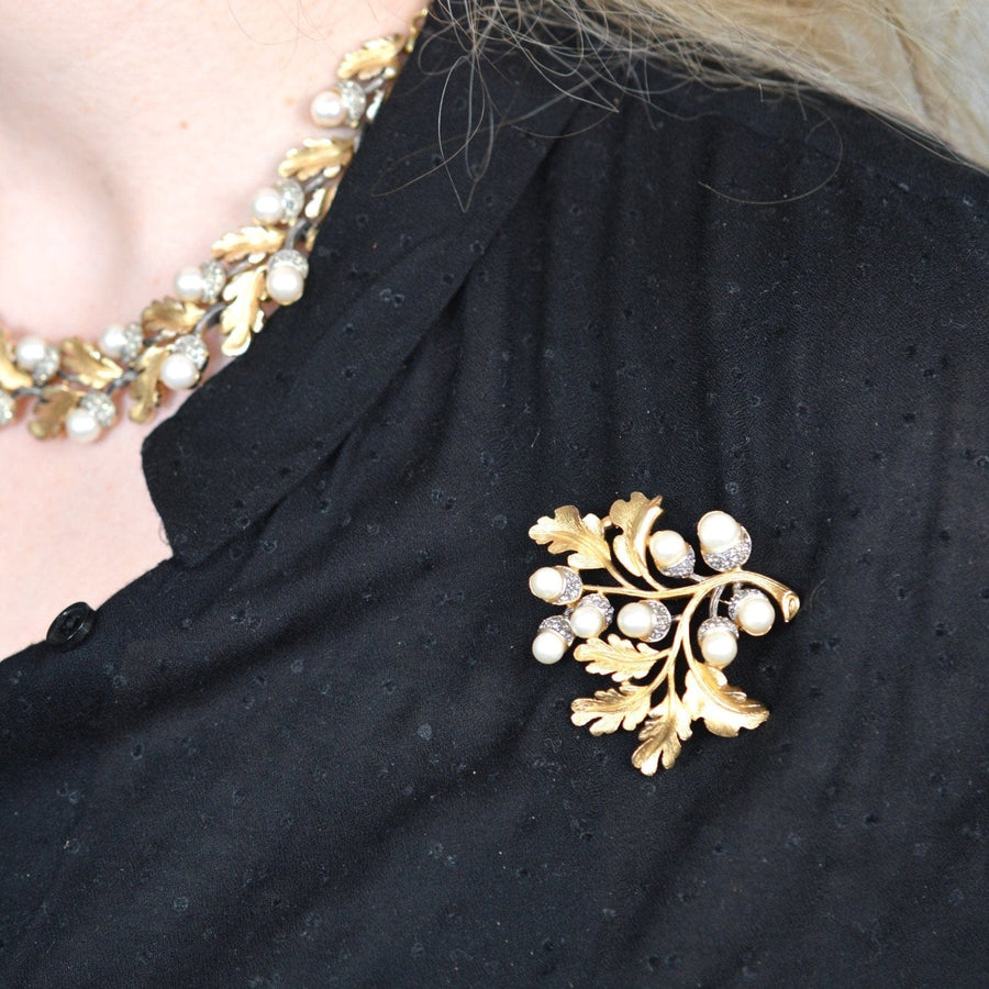 1950s-trifari-gold-tone-oak-leaf-faux-pearl-acorn-parure-parkin-and-gerrish