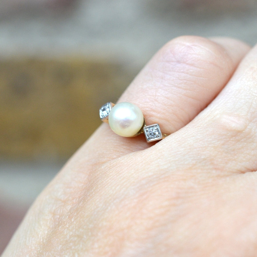 Art Deco 14ct gold ring featuring a cultured pearl and diamond accents, perfect as an engagement ring.