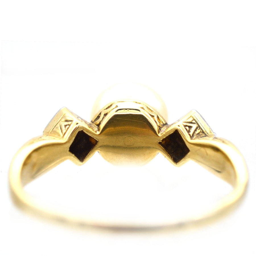 Art Deco 14ct gold ring featuring a cultured pearl and diamond accents, showcasing a vintage 1930s design.