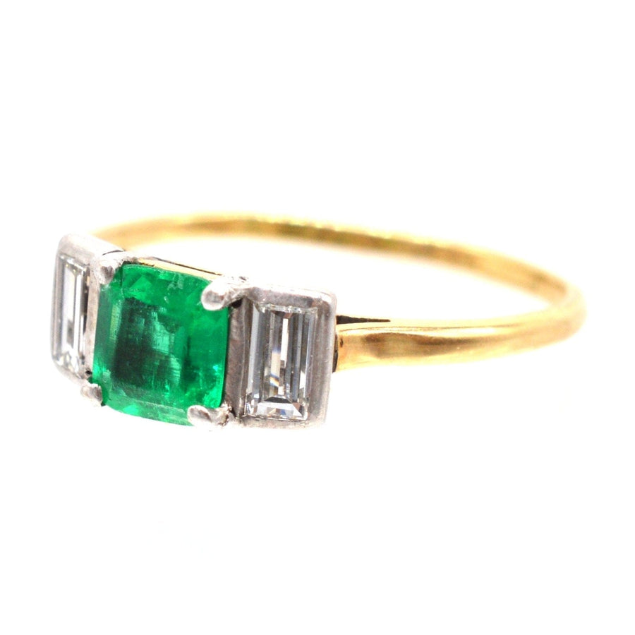 Art Deco 18ct gold ring featuring a Columbian emerald and baguette cut diamonds, perfect for engagement or anniversaries.
