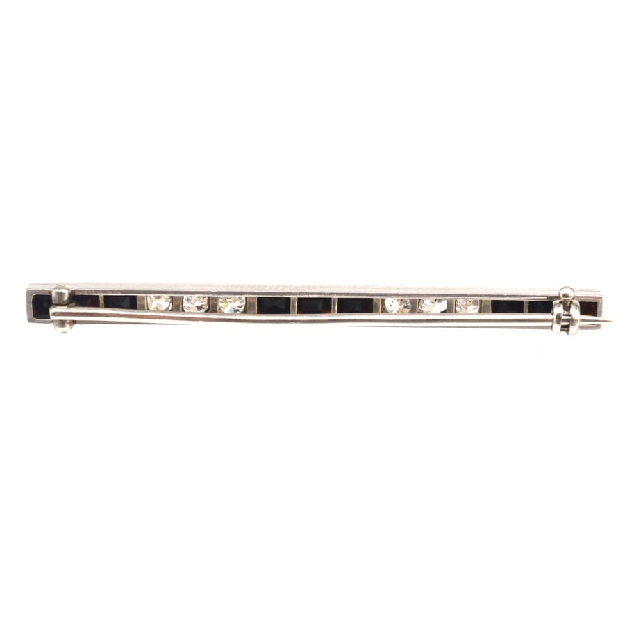 Art Deco platinum onyx bar brooch with round diamonds, original box, elegant vintage jewelry.