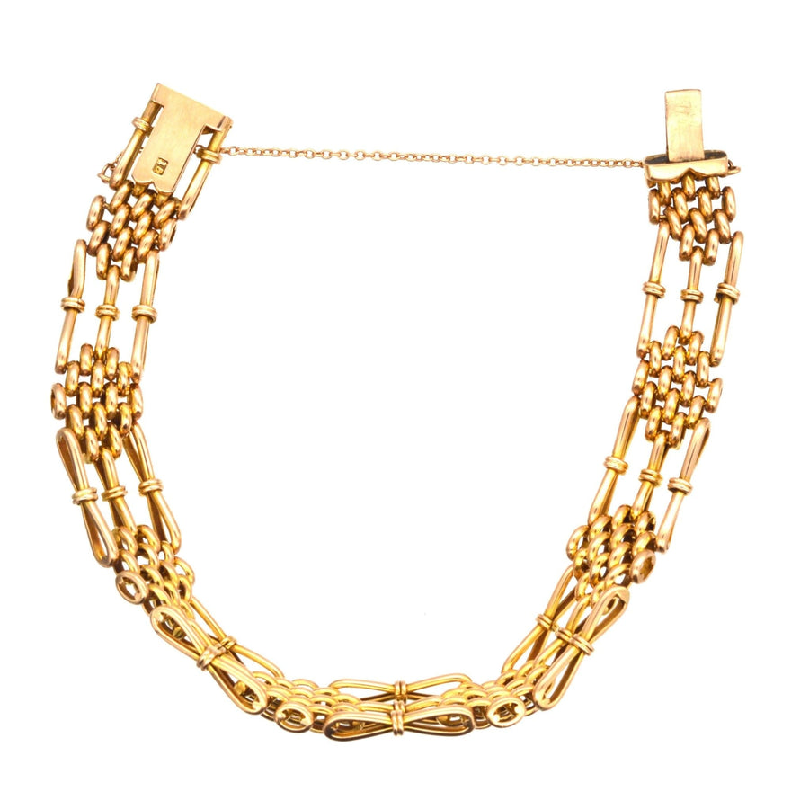Edwardian 15ct gold gate bracelet, featuring a timeless and elegant design from circa 1910.