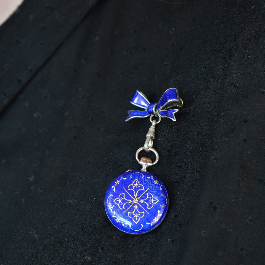 Edwardian royal blue guilloché enamel silver bow brooch with dog clip, elegant vintage jewelry detail.