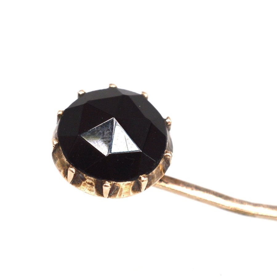Georgian 9ct gold tie pin featuring a rose cut black Vauxhall glass stone, elegant and historic accessory from the 1830s