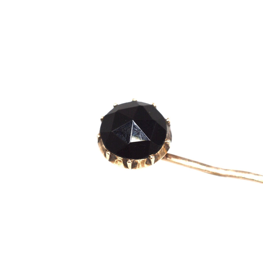 Georgian 9ct gold tie pin featuring a rose cut Vauxhall glass black stone from the early 19th century.