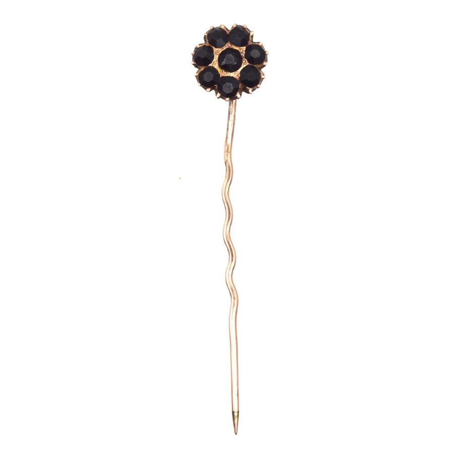 Georgian Regency 9ct gold tie pin featuring Vauxhall glass in a floral cluster design.