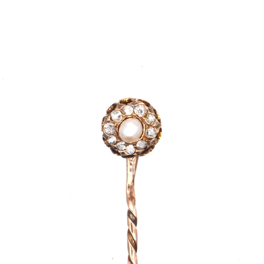 Late Victorian 15ct gold tie pin featuring a natural pearl and diamond cluster design.
