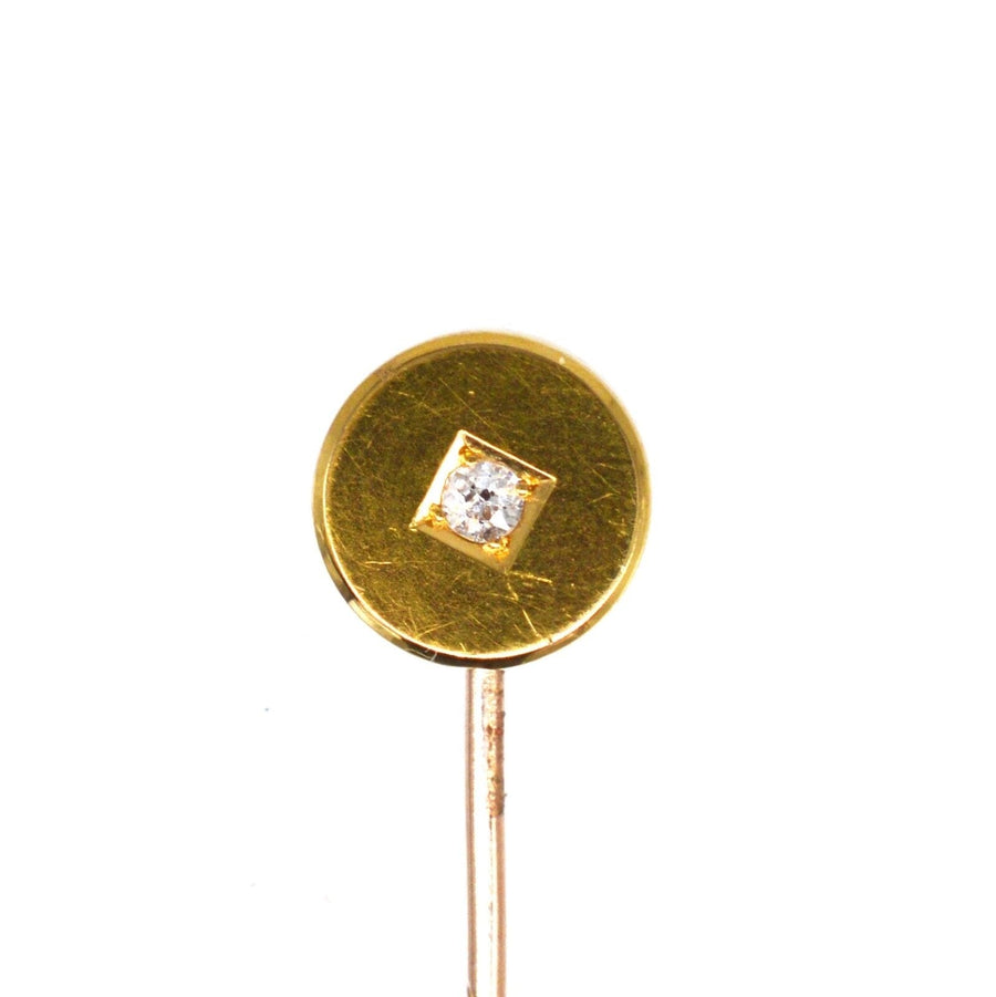 Victorian 18ct gold tie pin featuring a round circle design with a sparkling diamond accent, perfect for the modern gentleman.