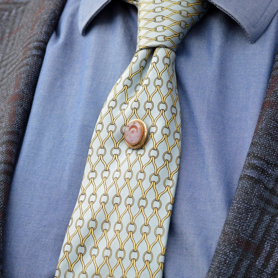 Victorian 9ct gold carnelian tie pin featuring a crescent moon and stars, perfect gift for a wedding or new relationship.