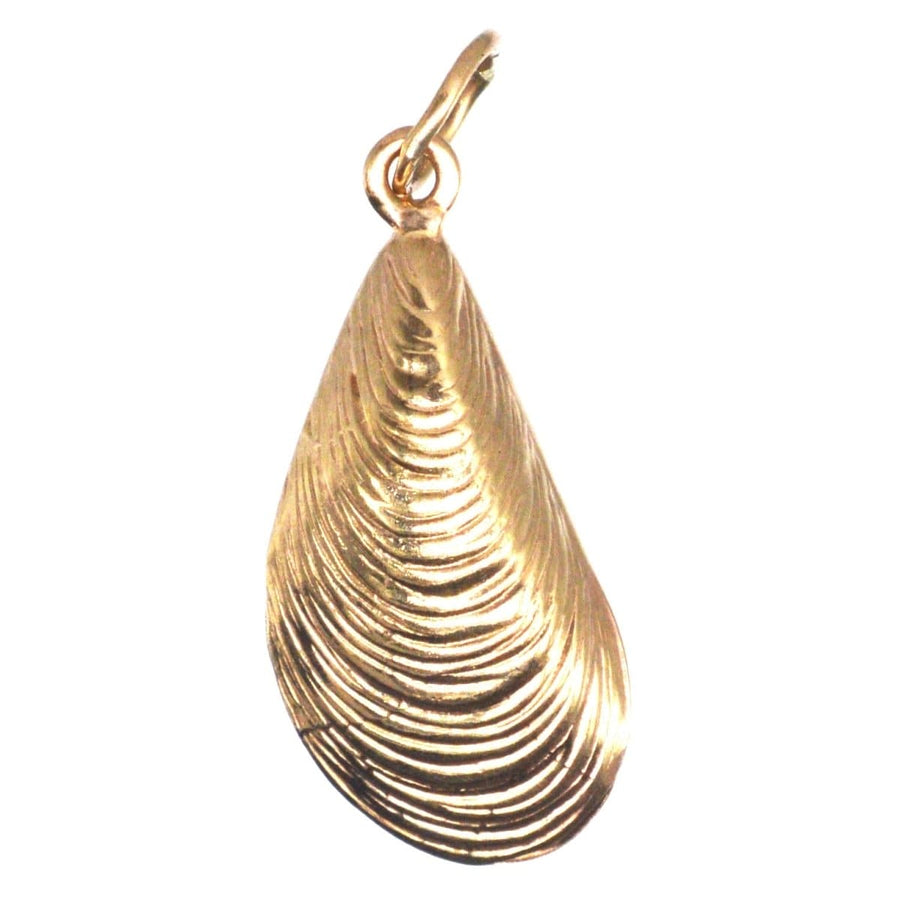Vintage 9ct gold mussel shell charm pendant, crafted in London, ideal gift for sea lovers.